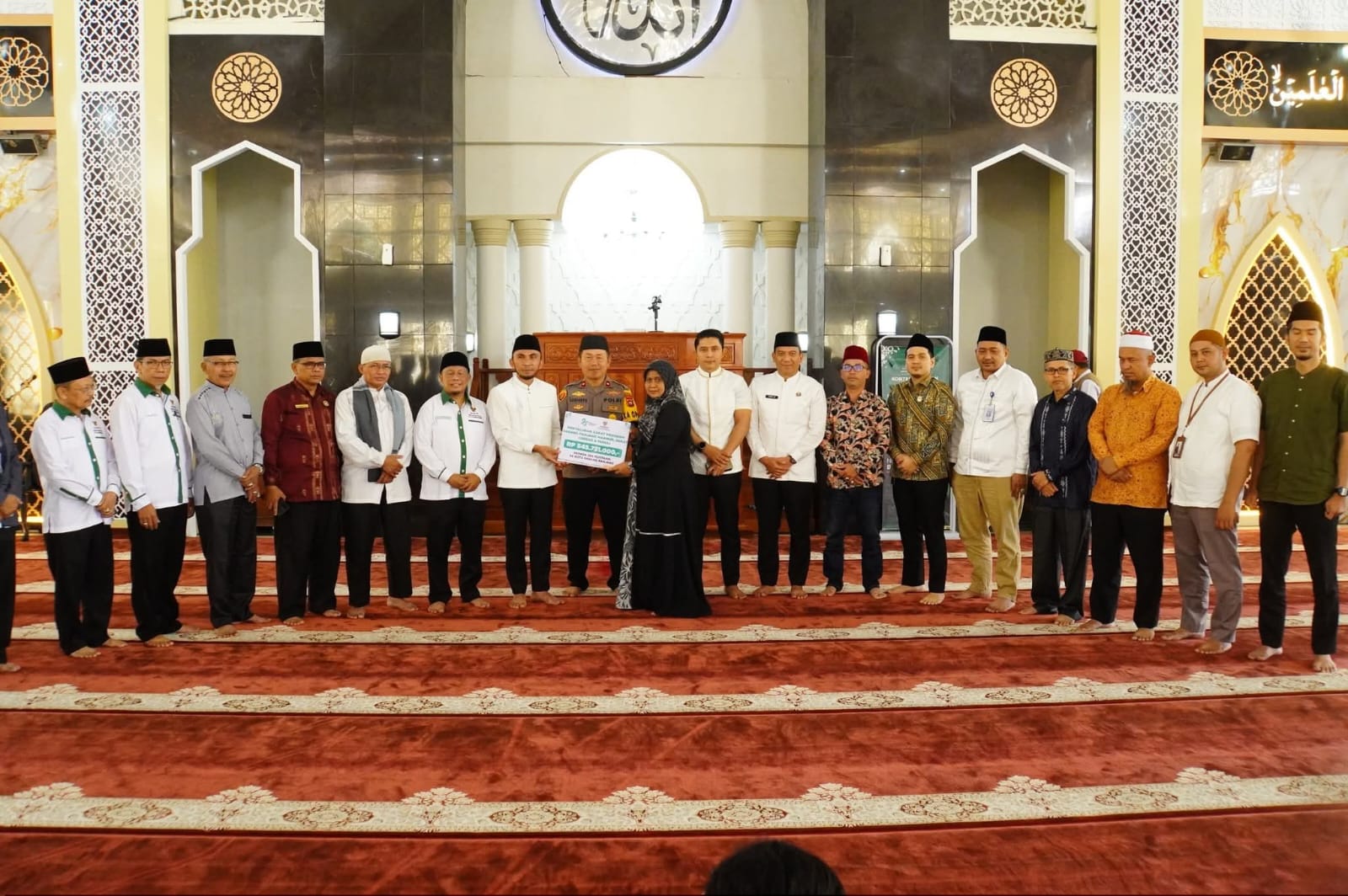 Baznas Padang Panjang saat salurkan  bantuan